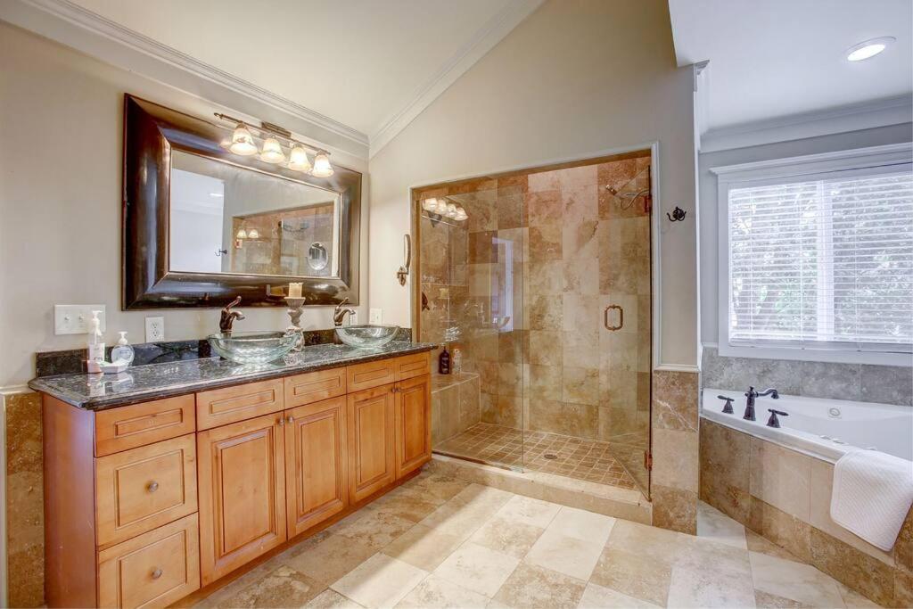 Sleeps16, Spacious Home, Close To Downtown, Beltline, And Walk To Restaurants, 75" Tv, 2 Person Jacuzzi, Ping Pong Atlanta Esterno foto