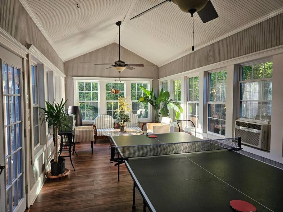 Sleeps16, Spacious Home, Close To Downtown, Beltline, And Walk To Restaurants, 75" Tv, 2 Person Jacuzzi, Ping Pong Atlanta Esterno foto