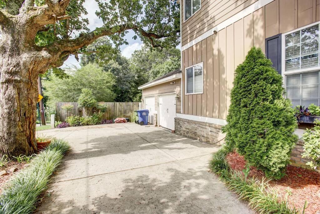 Sleeps16, Spacious Home, Close To Downtown, Beltline, And Walk To Restaurants, 75" Tv, 2 Person Jacuzzi, Ping Pong Atlanta Esterno foto