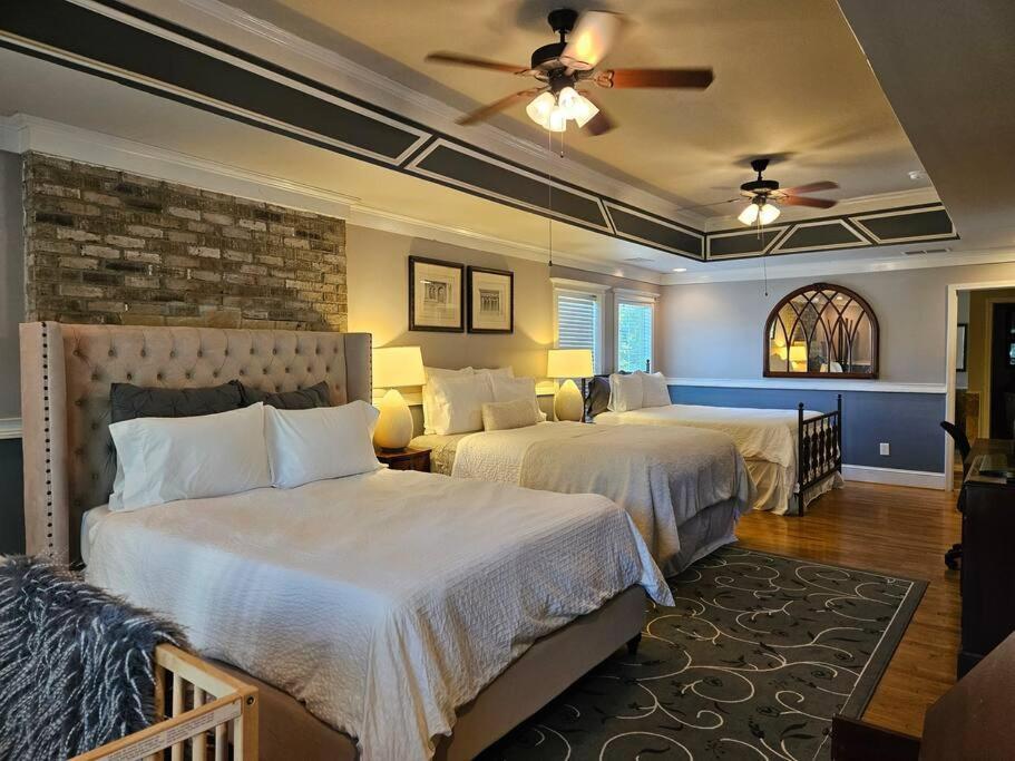 Sleeps16, Spacious Home, Close To Downtown, Beltline, And Walk To Restaurants, 75" Tv, 2 Person Jacuzzi, Ping Pong Atlanta Esterno foto