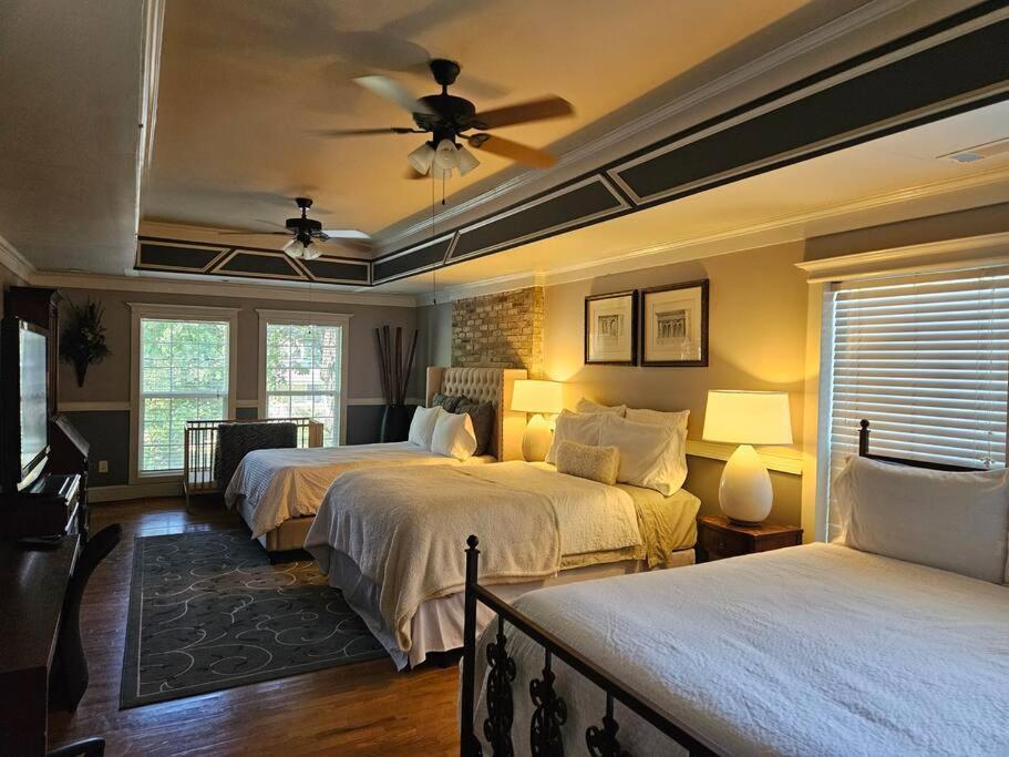 Sleeps16, Spacious Home, Close To Downtown, Beltline, And Walk To Restaurants, 75" Tv, 2 Person Jacuzzi, Ping Pong Atlanta Esterno foto