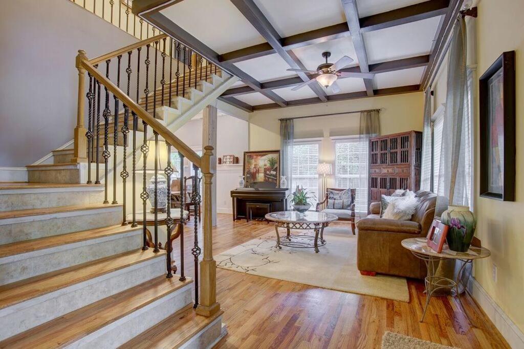 Sleeps16, Spacious Home, Close To Downtown, Beltline, And Walk To Restaurants, 75" Tv, 2 Person Jacuzzi, Ping Pong Atlanta Esterno foto